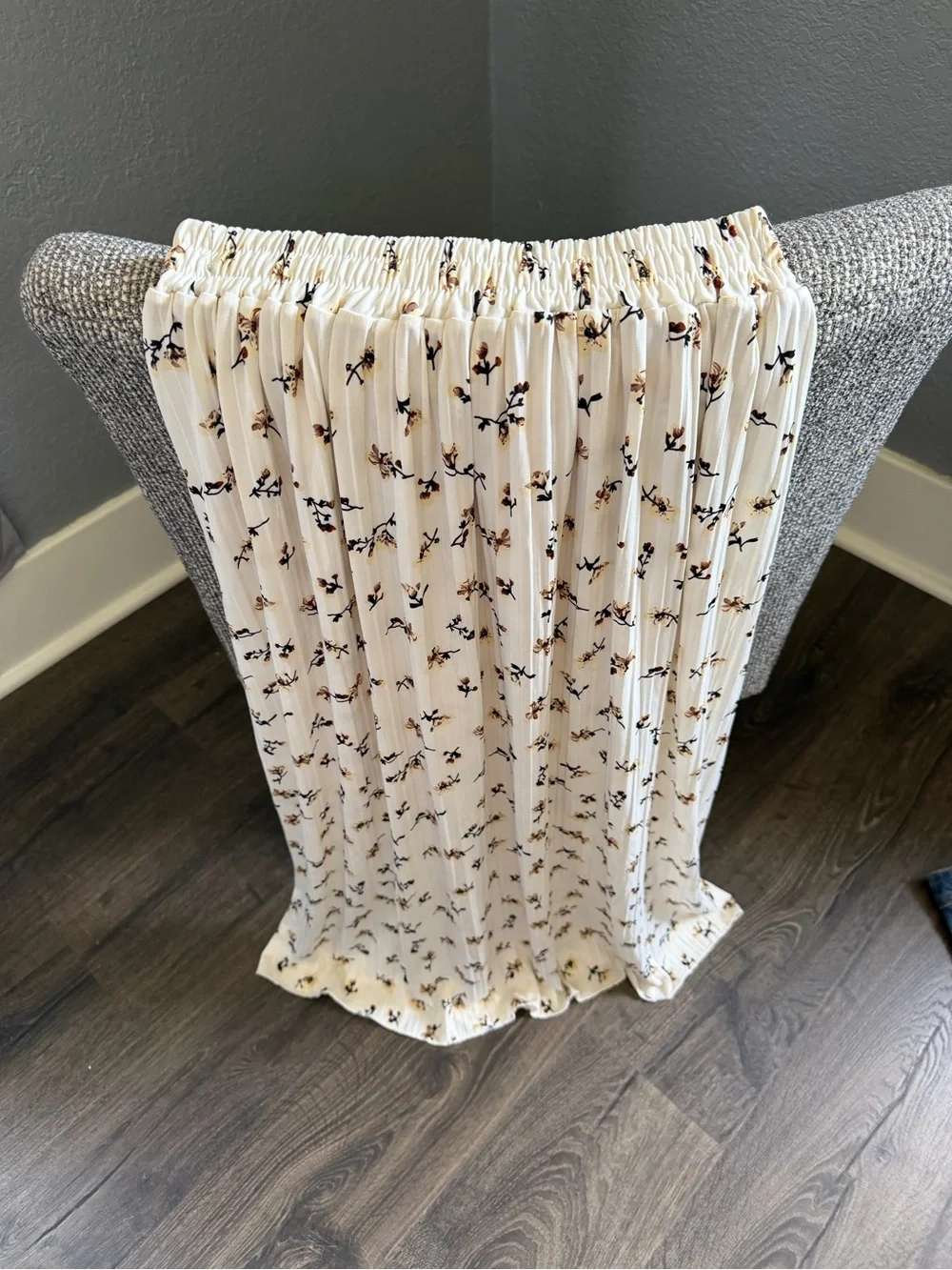 Jon & Anna Cream Floral Pleated Throw with Black and Brown Accents